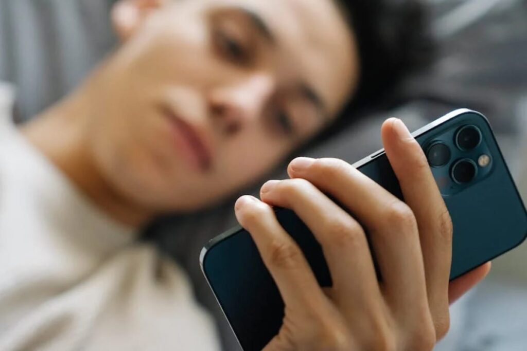 Smartphone Use Before Bed Leads to Higher Diabetes Risk How to Stay Protected