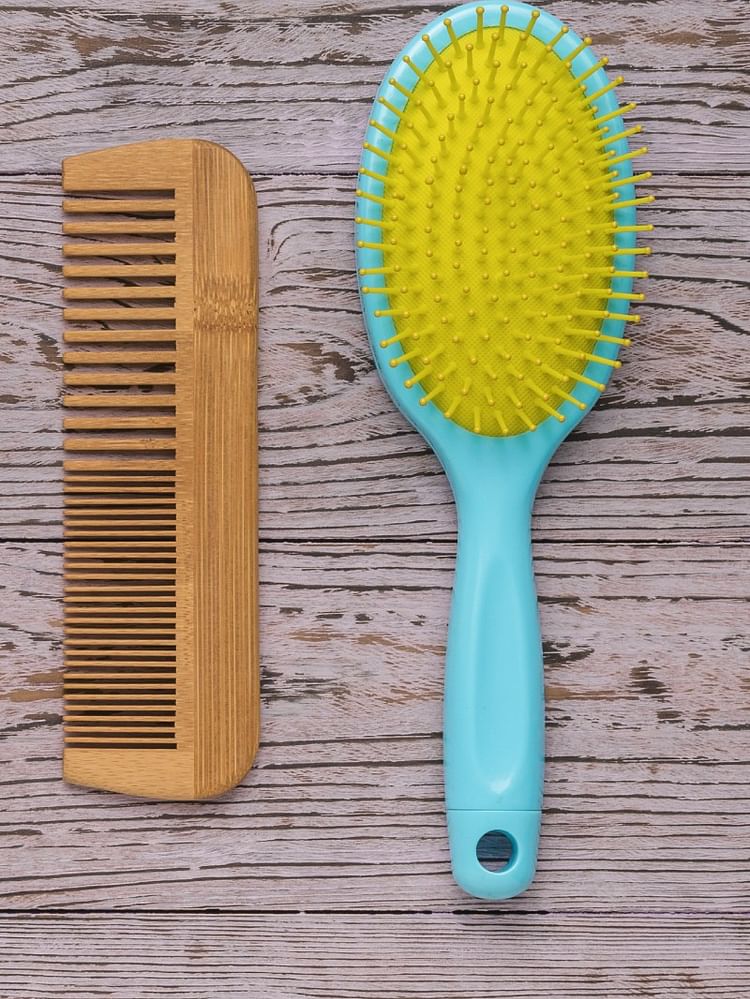 Plastic or wood, which comb reduces hair problems?