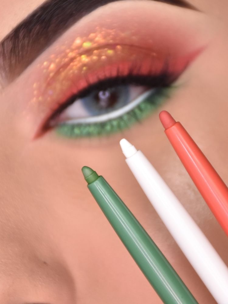 How to do eye makeup on Independence Day