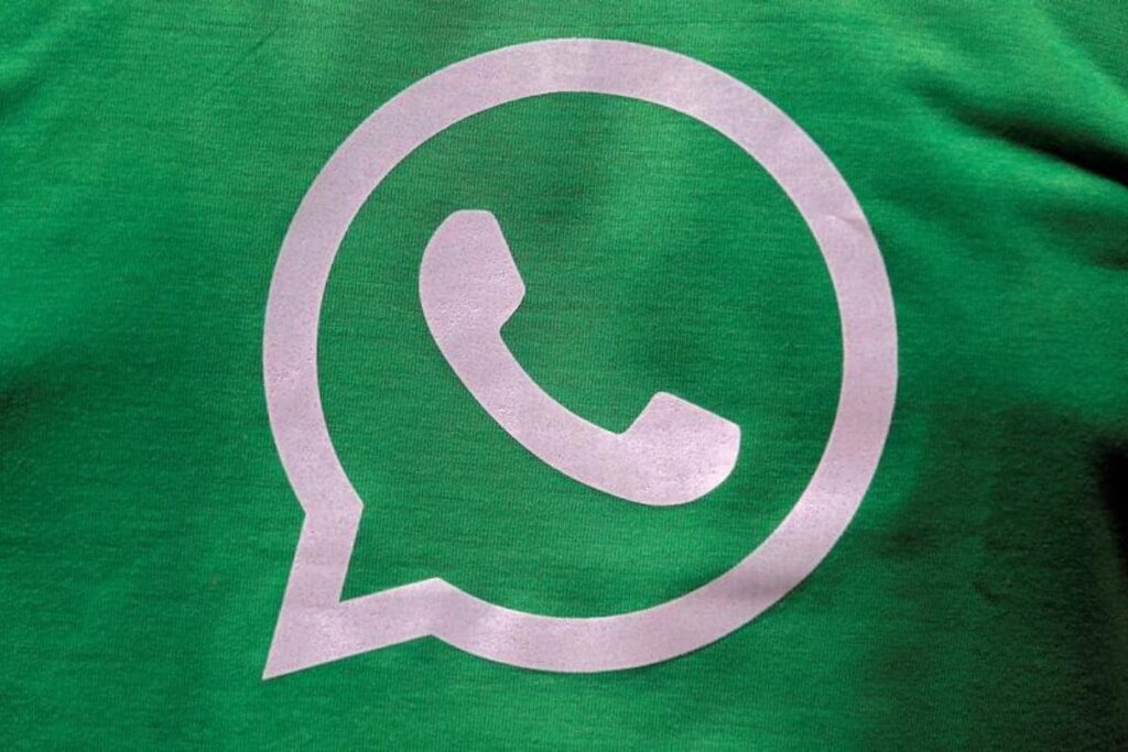 WhatsApp to replace green verification badge with blue in iOS know details