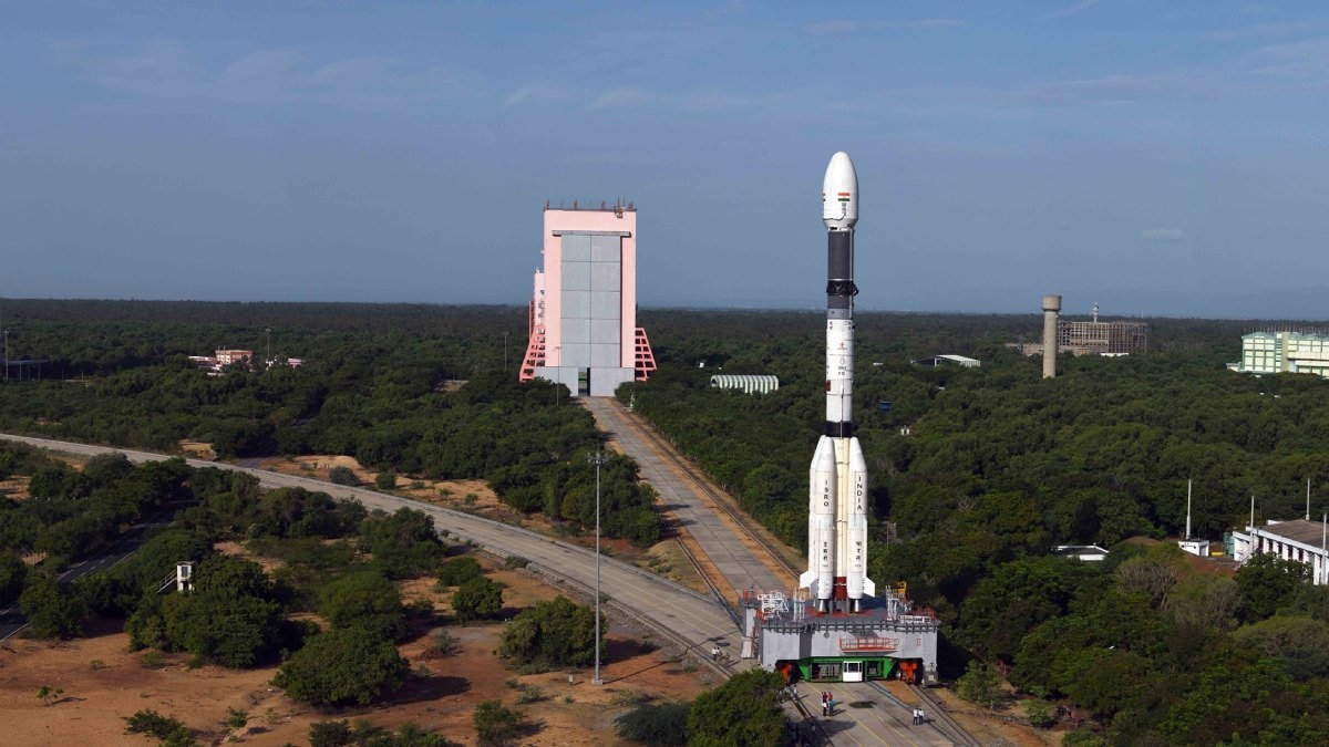 ISRO to Launch American Satellite, May Make Phone Calls Via Space a Reality