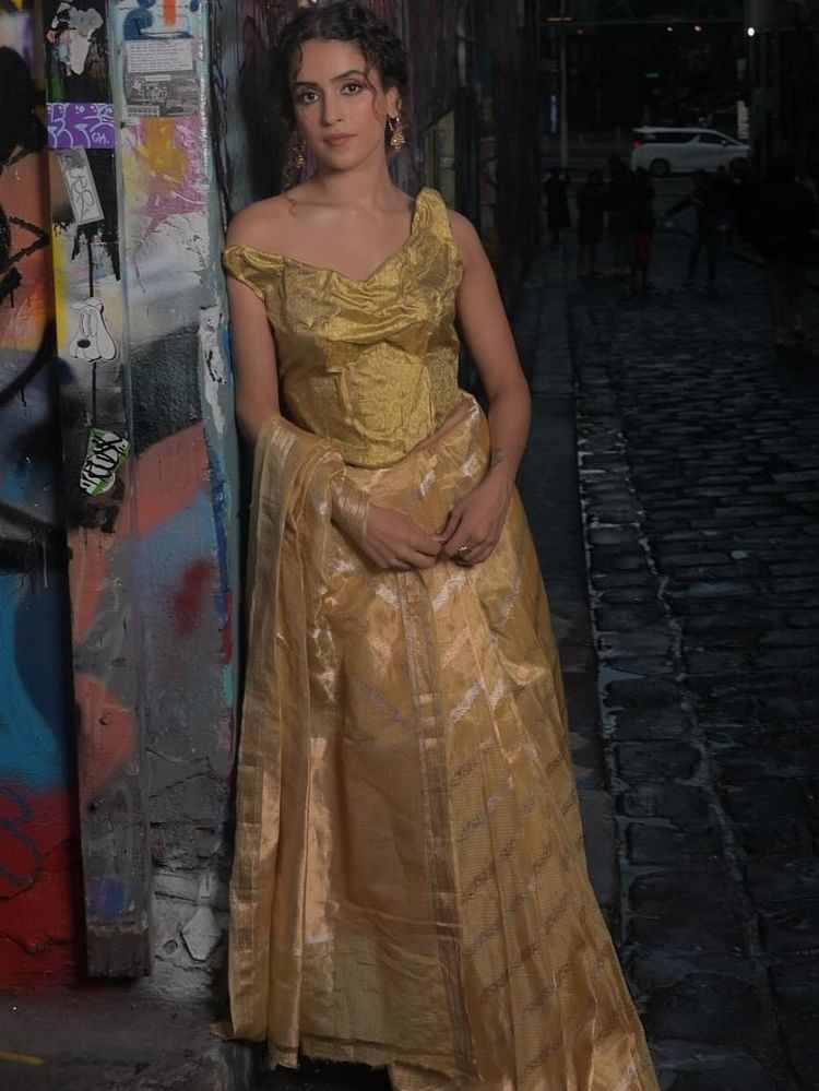 Sanya Malhotra's saree is made of gold and silver threads