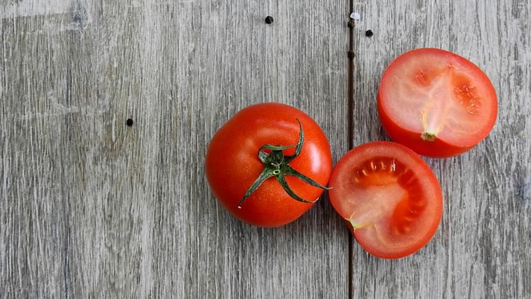 Skin Care Tips How To Use Tomato Peel For Skin Care In Hindi - Amar Ujala Hindi News Live