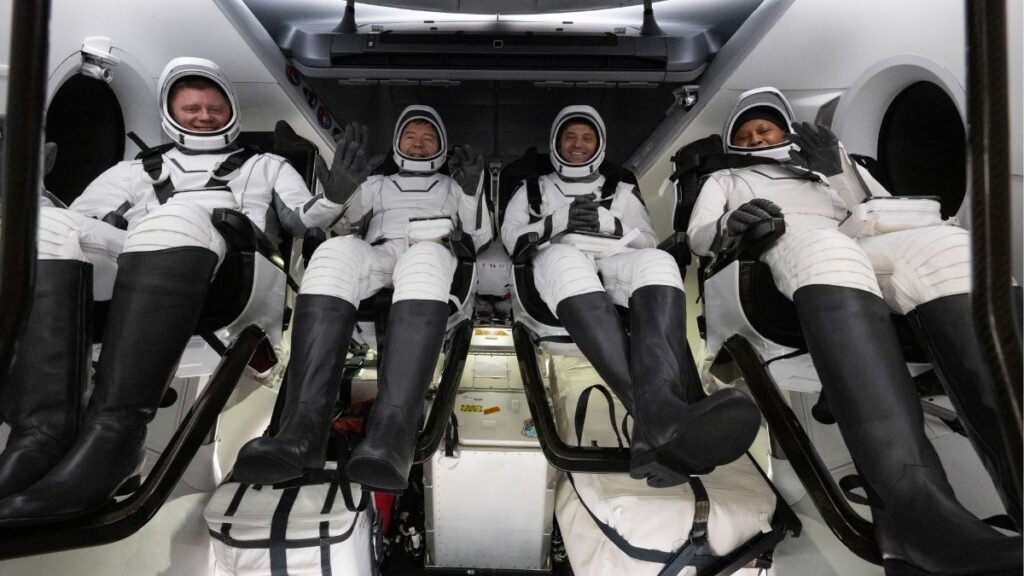 Video Crew 8 mission 4 astronauts returned to Earth after staying in space for 232 days