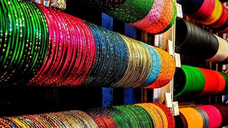 Tips To Wear Bangles Amazing Tips To Wear Glass Bangles Easily To Not Breaking - Amar Ujala Hindi News Live