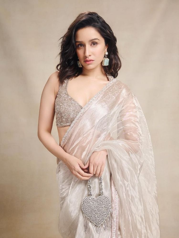 These looks of Shraddha Kapoor are best for Dhanteras puja