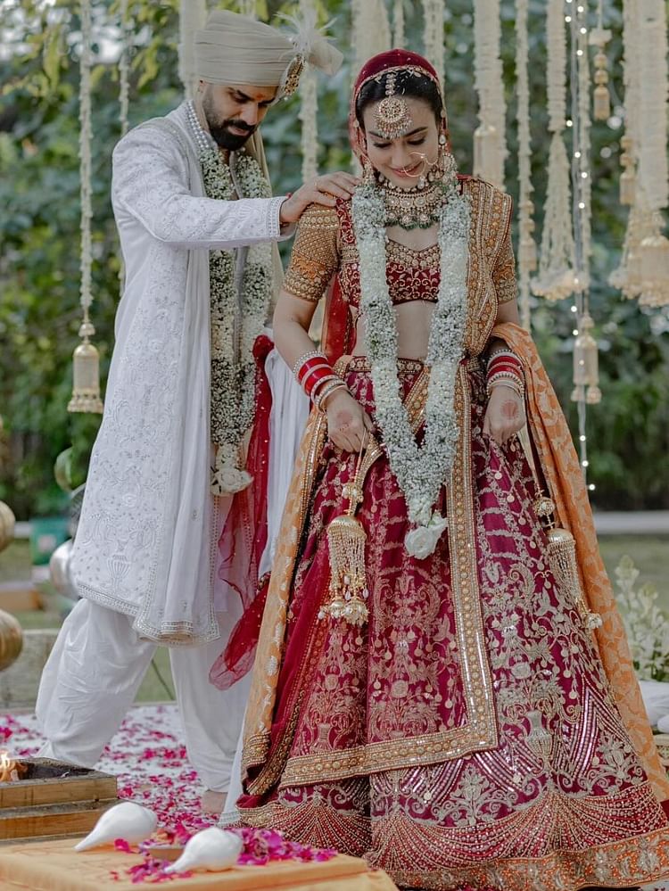 Surbhi Jyoti looked very beautiful in red wedding dress