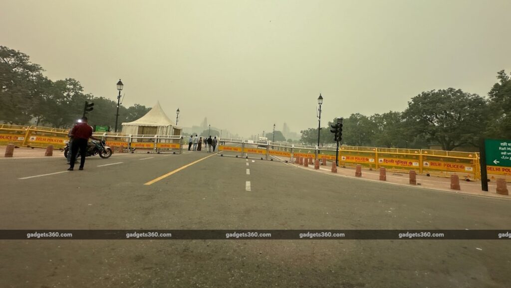 Delhi AQI 494 International Monitoring App IQAir Shows 1600 What is Difference Explained