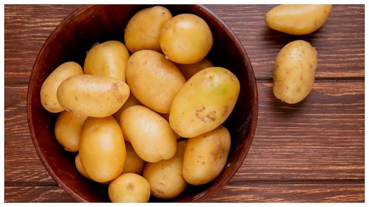 Benefits Of Potato On Skin In Hindi How To Use Potato In Skin Care - Amar Ujala Hindi News Live