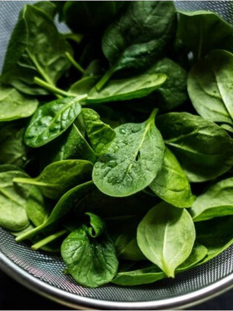 Spinach will brighten your face