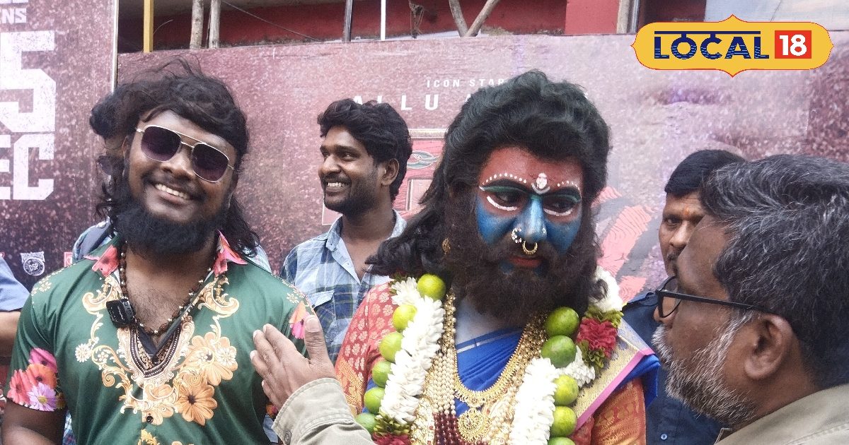 Allu Arjun’s film created a stir again, crazy fans arrived in the theater dressed as ‘Pushpa’, see photos – News18 Hindi