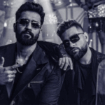 Singer Karan Aujla got emotional during the live show Vicky Kaushal joined him on the stage. Singer Karan Aujla became emotional in the live show: Vicky Kaushal said- I am proud of you, many Bollywood stars attended the concert.