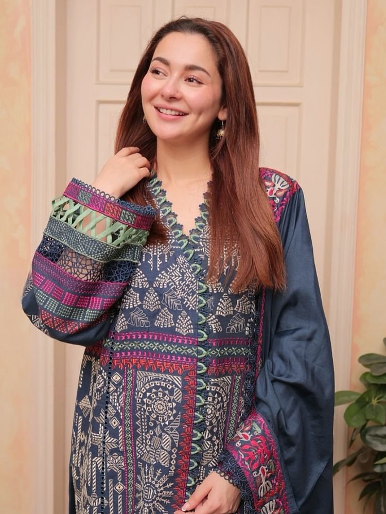 Hania Aamir's suit looks