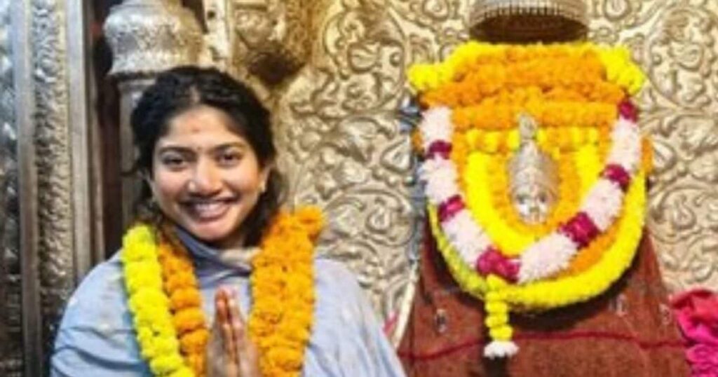 Tilak on the forehead, garland of flowers around the neck, Sai Pallavi reached Banaras before the shooting of ‘Ramayana’, took blessings of mother.