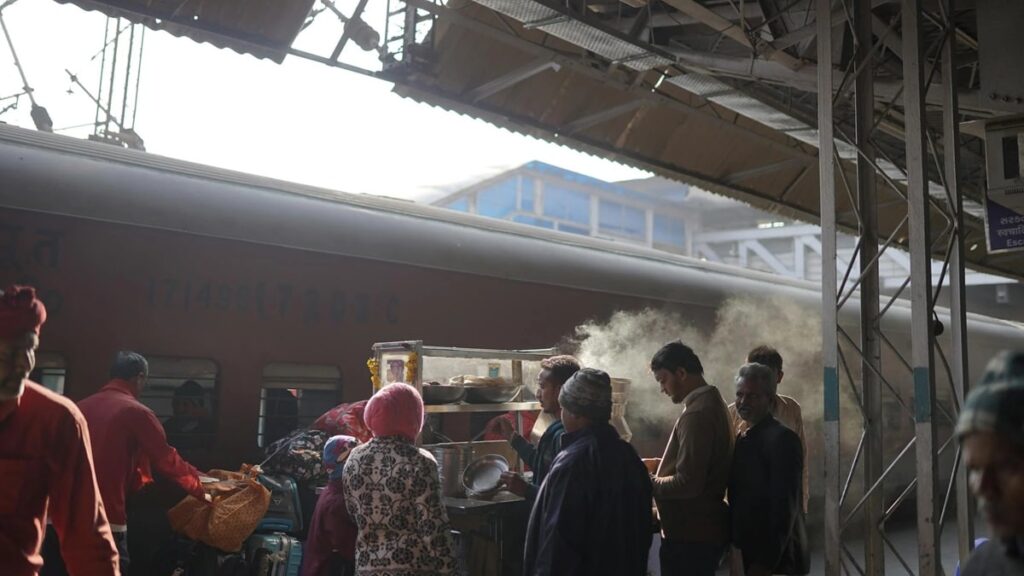 How to Order Food From Zomato in Train