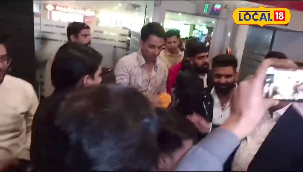 Sonu Sood Fateh Film News: Sonu Sadu reached Bareilly to promote the film ‘Fateh’, fans gave a wonderful welcome, the actor said – I am from the people of UP…