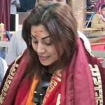 Tika on the forehead…Tika around the neck, Rimi Sen reached the court of Mahakaleshwar, seen engrossed in Shiv Sadhana