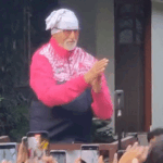 abhishek bachchan appearance as amitabh bachchan meets fans outside Jalsa watches father from balcony | Amitabh Bachchan met fans outside Jalsa: Abhishek was seen standing in the balcony silently looking at his father; Fans said- Where is Aishwarya?