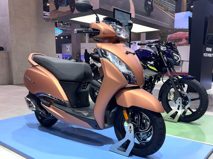 TVS introduced the world’s first CNG scooter, Jupiter CNG 125cc scooter run 84km in one kilogram of gas. TVS introduces the world’s first CNG scooter: Jupiter CNG 125cc scooter will run 84km on 1kg of gas, top speed 80.5 kmph