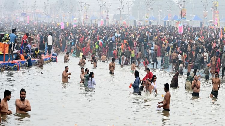 Maha Kumbh 2025 Travel Tips Essential Clothing To Pack For Kumbh Mela To Stay Warm And Healthy In Winter - Amar Ujala Hindi News Live