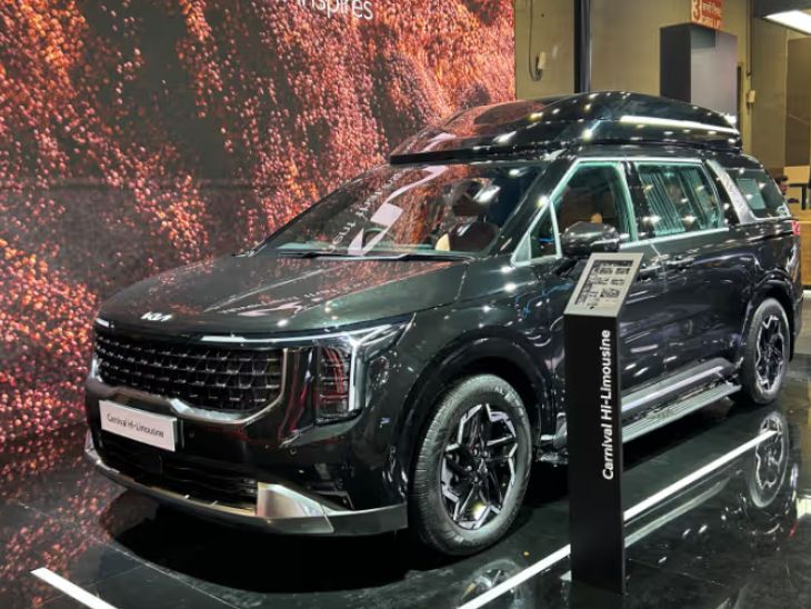 Kia Carnival High Limousine showcased at Auto Expo | Showcased Kia Carnival High Limousine: For more comfort, it has 4-seater layout, high roof body style; Competes with Lexus LM