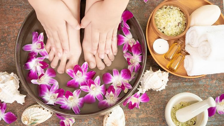 Foot Care Tips Follow These to Tips for Beautiful And Soft Feet at Home Pero Ko Sundar Kaise Banaye - Amar Ujala Hindi News Live