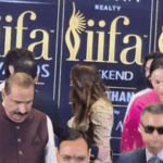 Shahid Kapoor and Kareena Kapoor Khan Reunite at the Ceremony IIFA 2025 | IIFA 2025, Kareena Kapoor hugs Shahid Kapoor: Then standing together poses, fans said- Jab We Met 2 wait is over