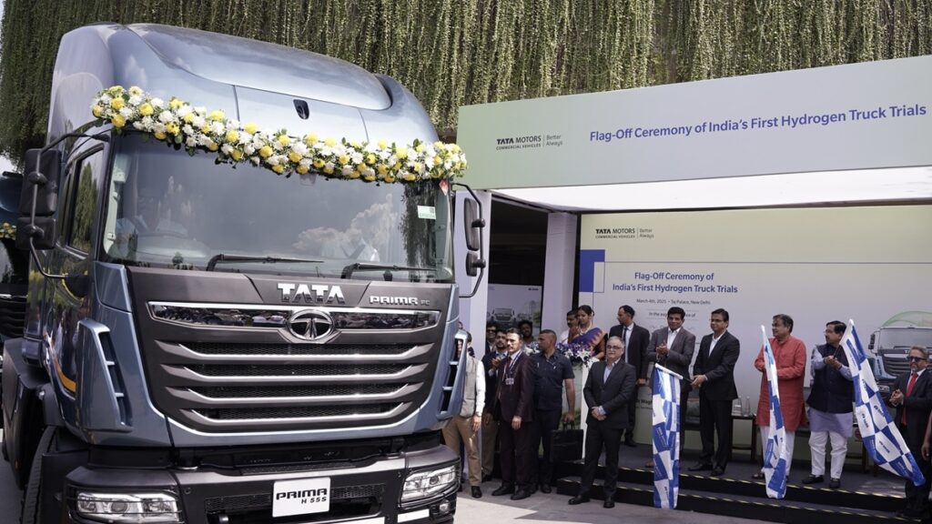 Tata Motors First Hydrogen Truck Trials Roll Out in Delhi Nitin Gadkari Flag off