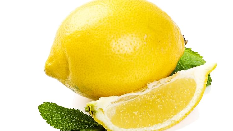 Lemon for Skin Care Chehre Par Nimbu Lagane Ke Fayde or Nuksan - Amar Ujala Hindi News Live